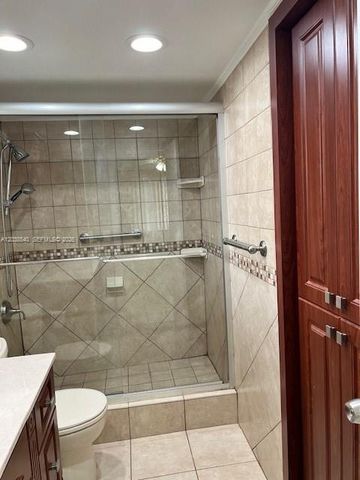 2540 W 67th Place 20428, Hialeah, FL 33016