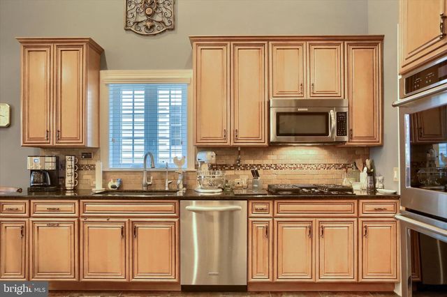 75 PRESIDENTS DRIVE, Mechanicsburg, PA 17050