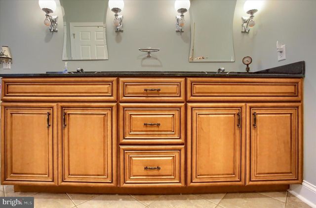 75 PRESIDENTS DRIVE, Mechanicsburg, PA 17050