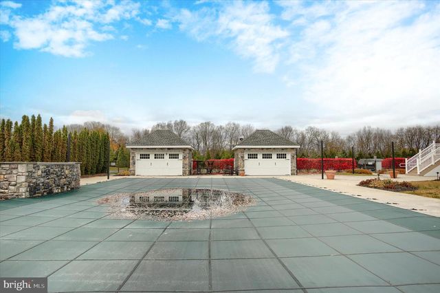 75 PRESIDENTS DRIVE, Mechanicsburg, PA 17050