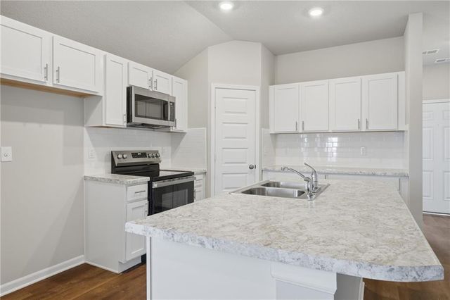 628 W Bluebird Street, Gardner, KS 66030