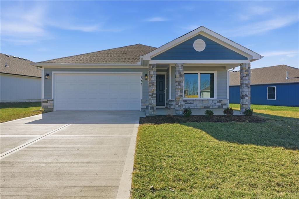 628 W Bluebird Street, Gardner, KS 66030