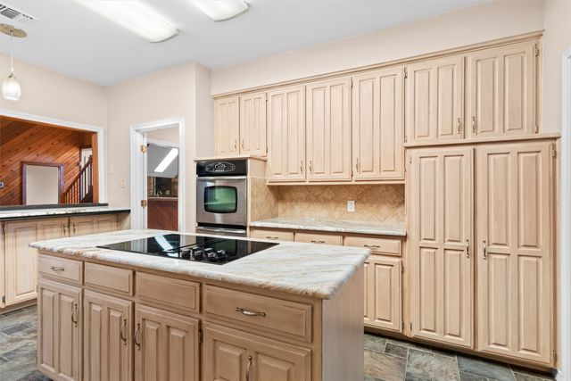 6512 Shorewood Drive, Arlington, TX 76016
