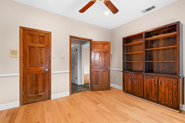 6512 Shorewood Drive, Arlington, TX 76016