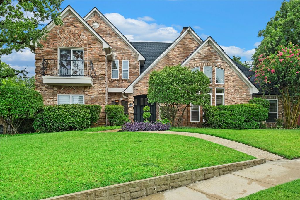6512 Shorewood Drive, Arlington, TX 76016
