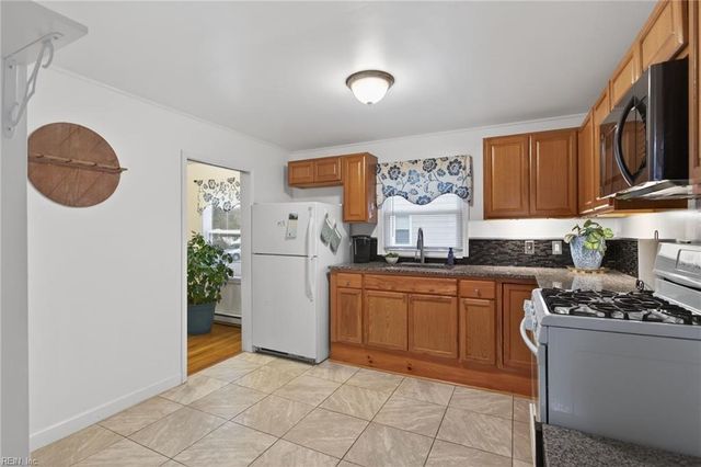 12 Warren DR, Portsmouth, VA 23701