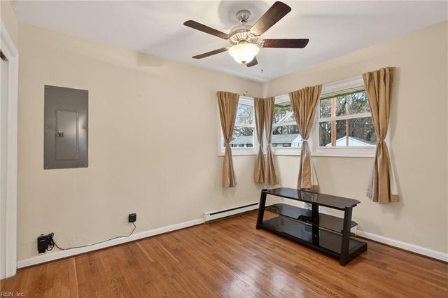 12 Warren DR, Portsmouth, VA 23701