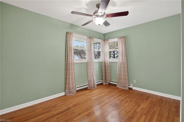 12 Warren DR, Portsmouth, VA 23701