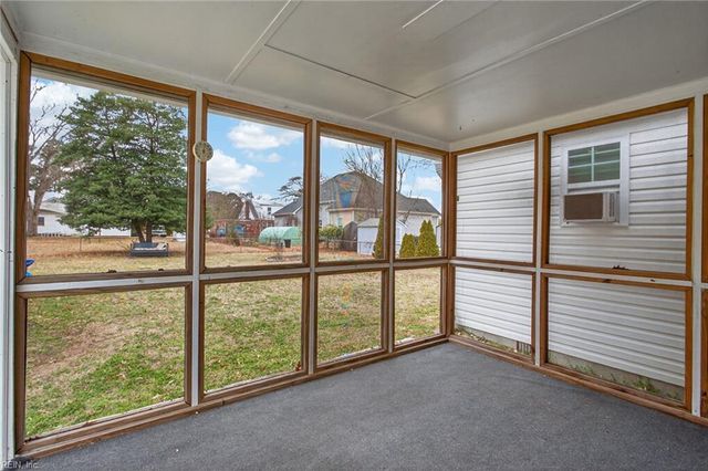 12 Warren DR, Portsmouth, VA 23701