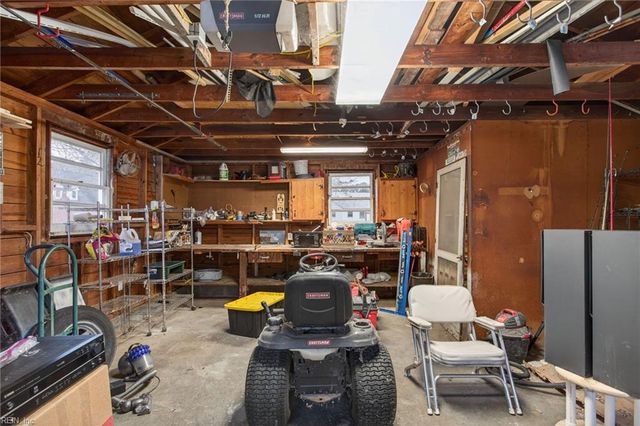 12 Warren DR, Portsmouth, VA 23701