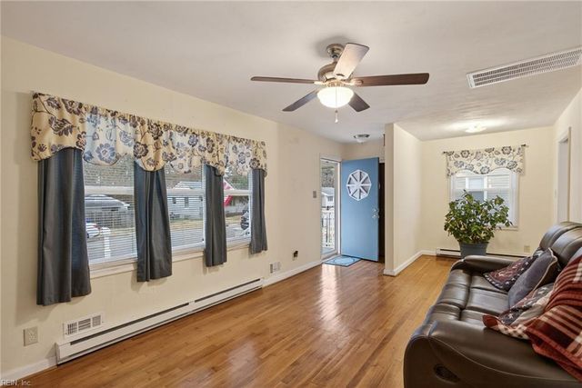 12 Warren DR, Portsmouth, VA 23701