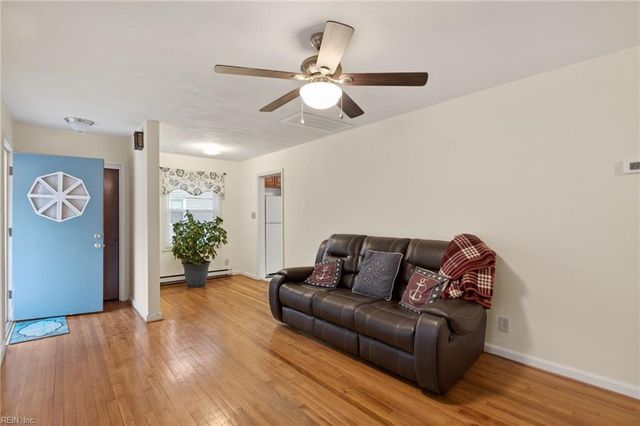 12 Warren DR, Portsmouth, VA 23701