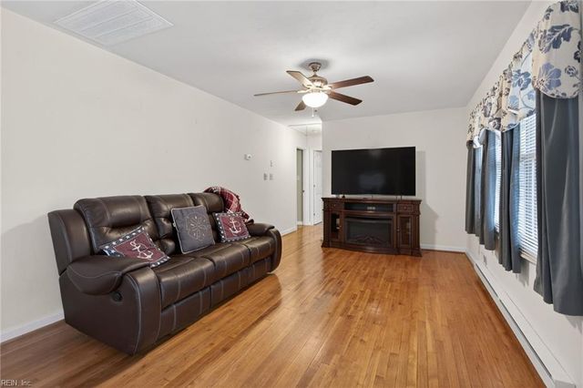 12 Warren DR, Portsmouth, VA 23701