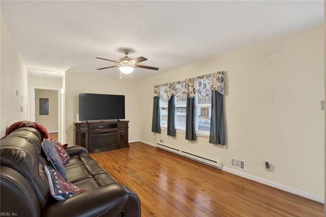 12 Warren DR, Portsmouth, VA 23701