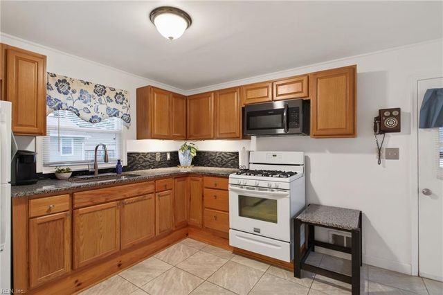 12 Warren DR, Portsmouth, VA 23701