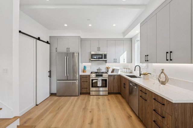 1433 Floribunda Avenue 8, Burlingame, CA 94010