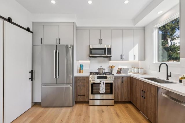 1433 Floribunda Avenue 8, Burlingame, CA 94010