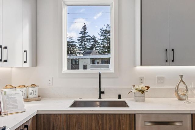 1433 Floribunda Avenue 8, Burlingame, CA 94010