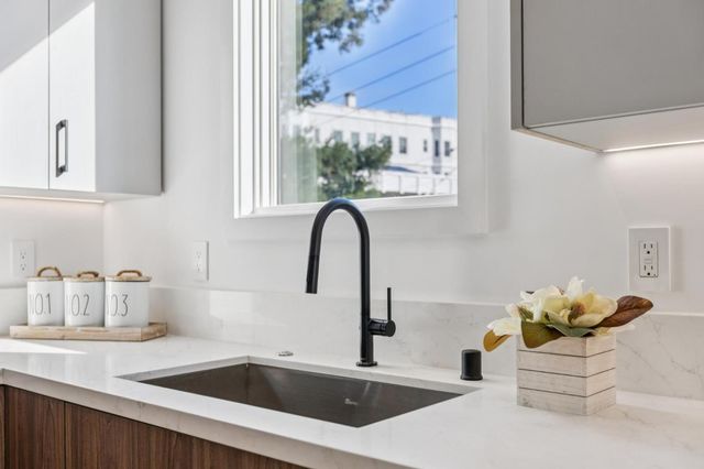 1433 Floribunda Avenue 8, Burlingame, CA 94010