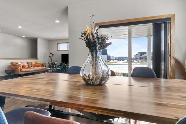 4647 N CHERRYVALE AVENUE, Appleton, WI 54913