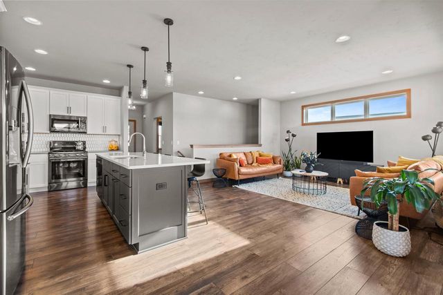 4647 N CHERRYVALE AVENUE, Appleton, WI 54913