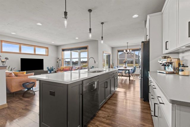 4647 N CHERRYVALE AVENUE, Appleton, WI 54913