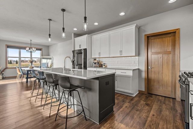 4647 N CHERRYVALE AVENUE, Appleton, WI 54913