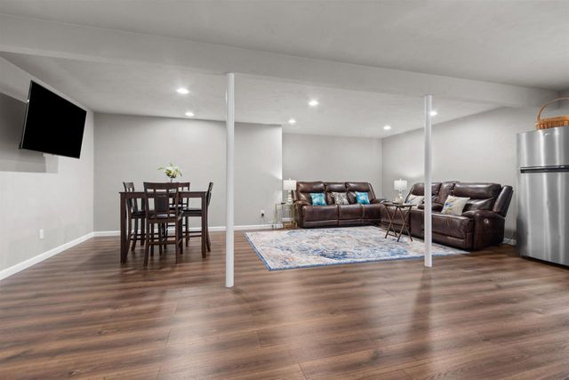 4647 N CHERRYVALE AVENUE, Appleton, WI 54913