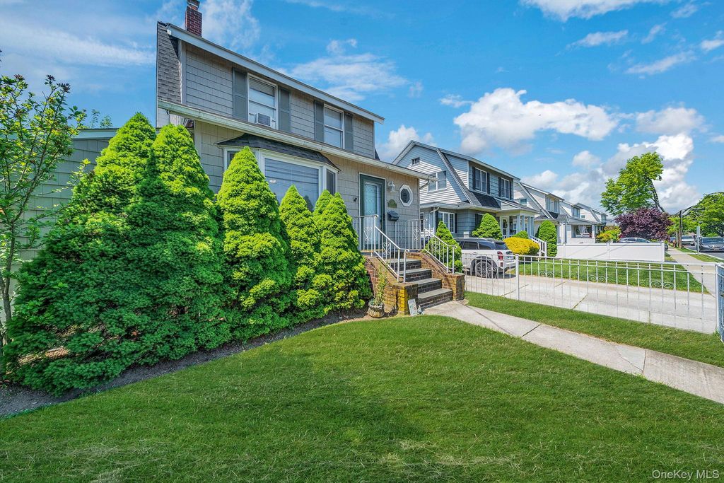 426 Midwood Avenue, Bellmore, NY 11710 — photo 4