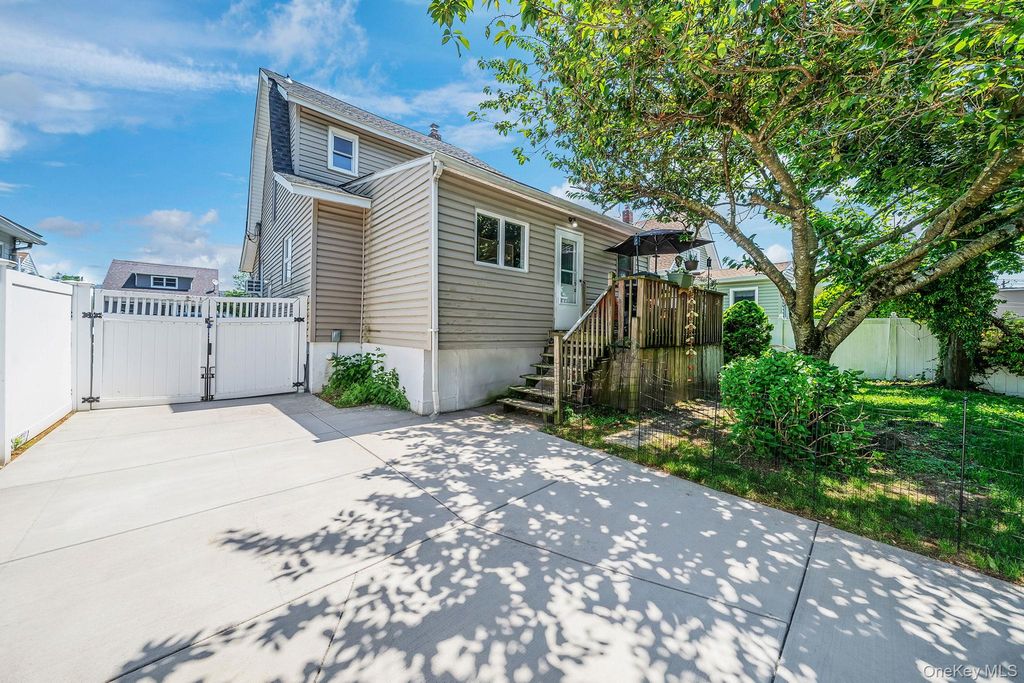 426 Midwood Avenue, Bellmore, NY 11710 — photo 5