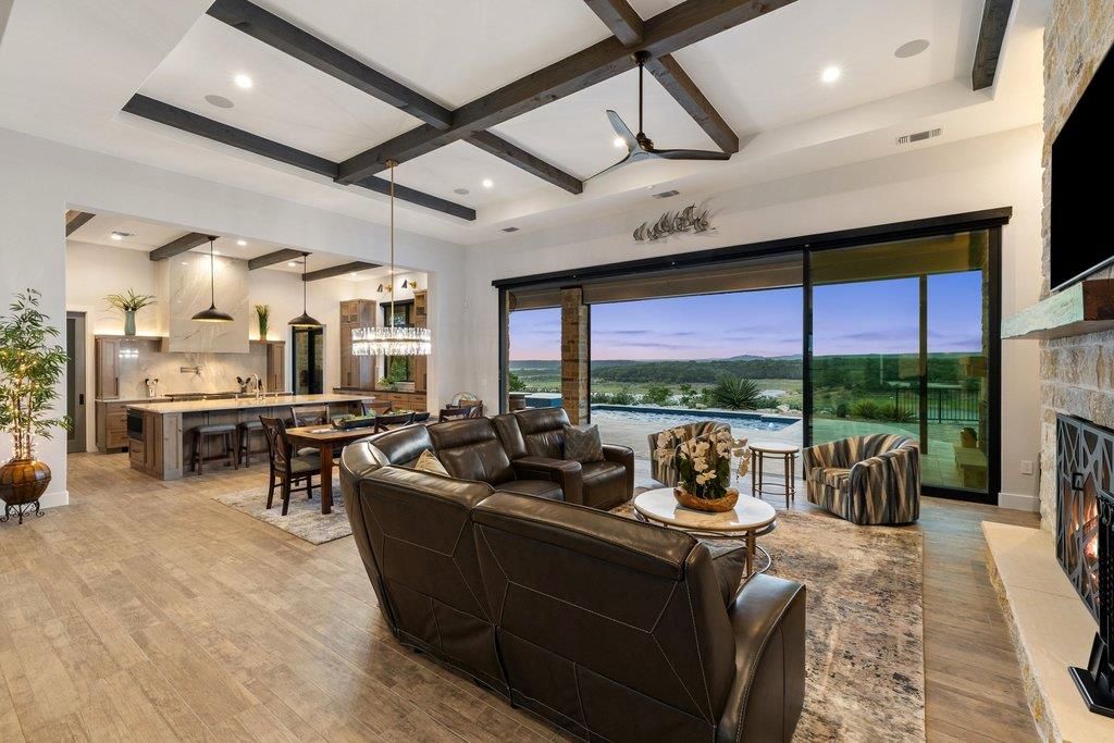 2923 Cliff PT, Spicewood, TX 78669
