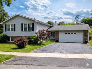 1928 N High Grove Lane, Palatine, IL 60074
