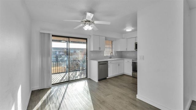 1920 E EDGEWOOD DRIVE M2, Lakeland, FL 33803