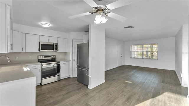 1920 E EDGEWOOD DRIVE M2, Lakeland, FL 33803