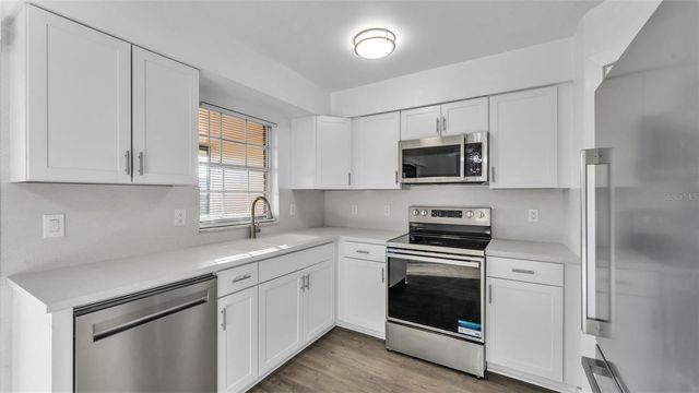 1920 E EDGEWOOD DRIVE M2, Lakeland, FL 33803