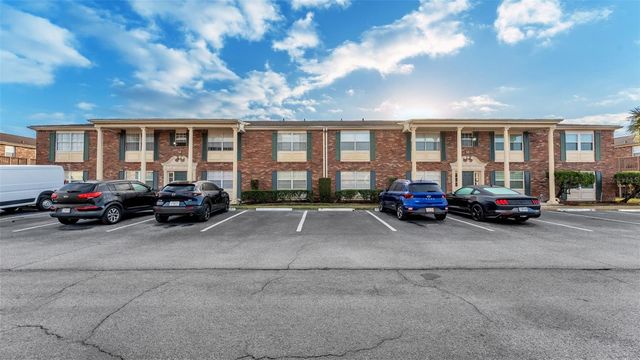 1920 E EDGEWOOD DRIVE M2, Lakeland, FL 33803