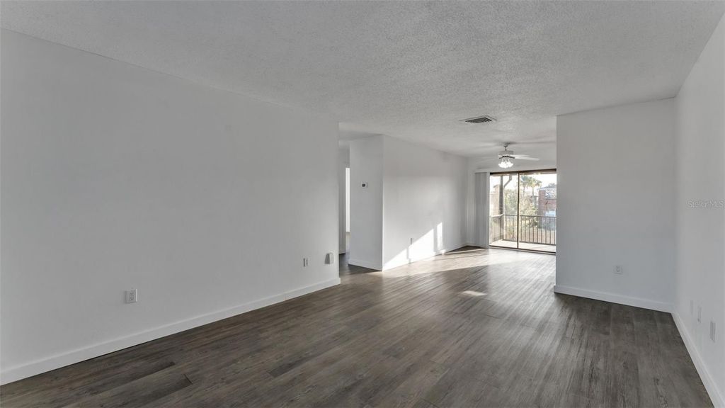 Image 16 of property listing at 1920 E EDGEWOOD DRIVE M2, Lakeland, FL 33803