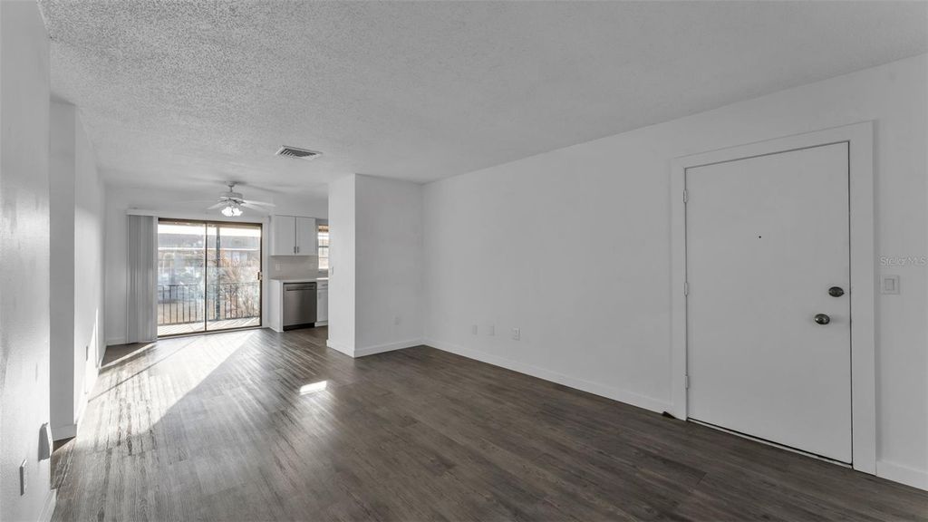 Image 19 of property listing at 1920 E EDGEWOOD DRIVE M2, Lakeland, FL 33803