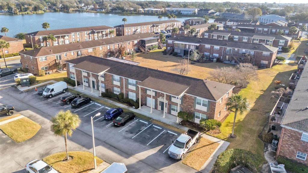 Image 3 of property listing at 1920 E EDGEWOOD DRIVE M2, Lakeland, FL 33803