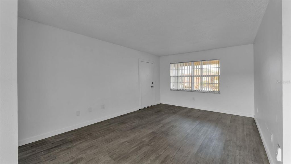 Image 21 of property listing at 1920 E EDGEWOOD DRIVE M2, Lakeland, FL 33803