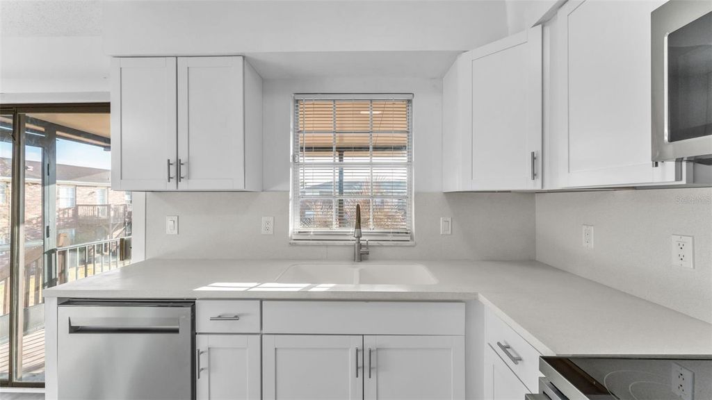 Image 27 of property listing at 1920 E EDGEWOOD DRIVE M2, Lakeland, FL 33803