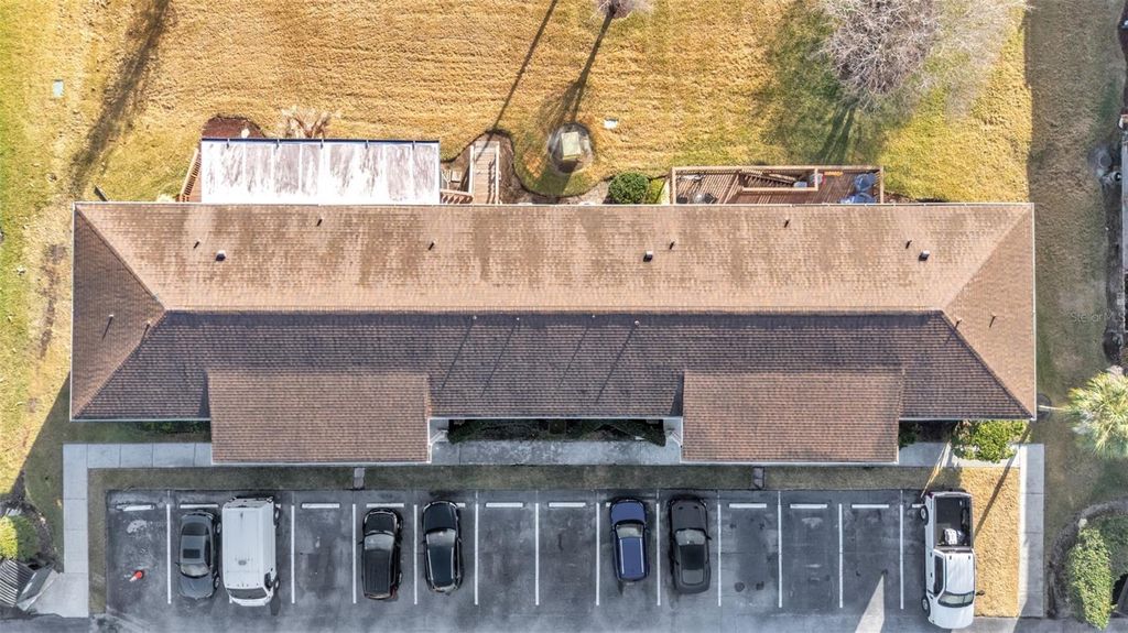 Image 4 of property listing at 1920 E EDGEWOOD DRIVE M2, Lakeland, FL 33803