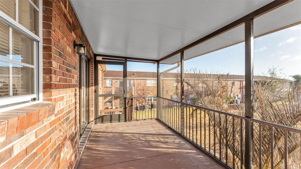 Image 31 of property listing at 1920 E EDGEWOOD DRIVE M2, Lakeland, FL 33803