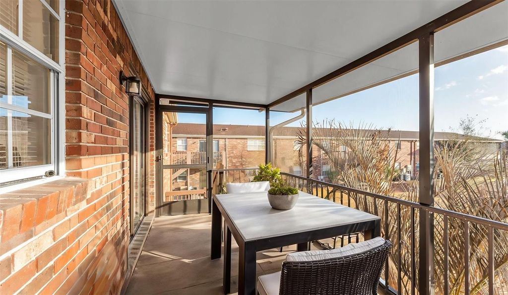 Image 32 of property listing at 1920 E EDGEWOOD DRIVE M2, Lakeland, FL 33803