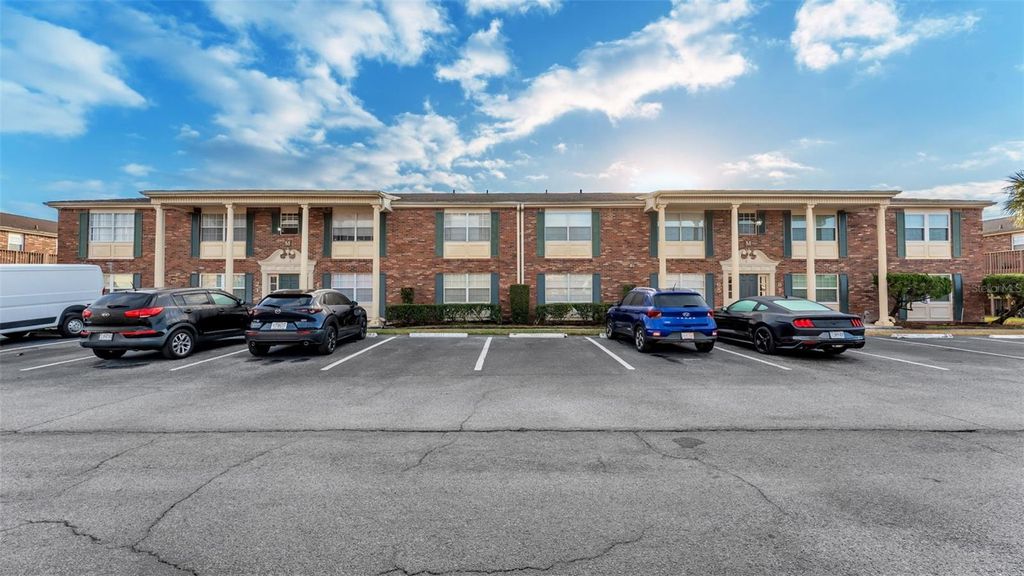 Image 7 of property listing at 1920 E EDGEWOOD DRIVE M2, Lakeland, FL 33803