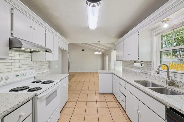 110 Jones ST, Bastrop, TX 78602