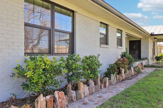 110 Jones ST, Bastrop, TX 78602