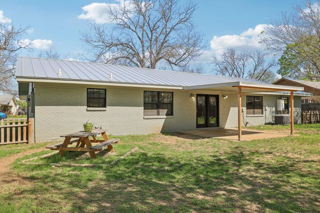 110 Jones ST, Bastrop, TX 78602