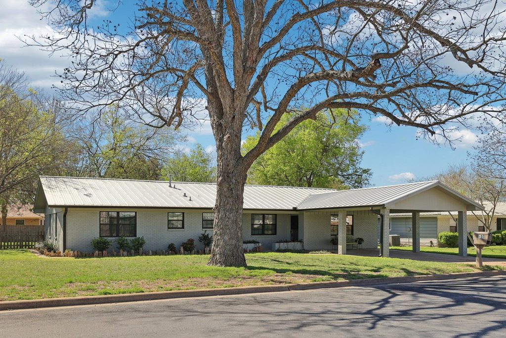 110 Jones ST, Bastrop, TX 78602