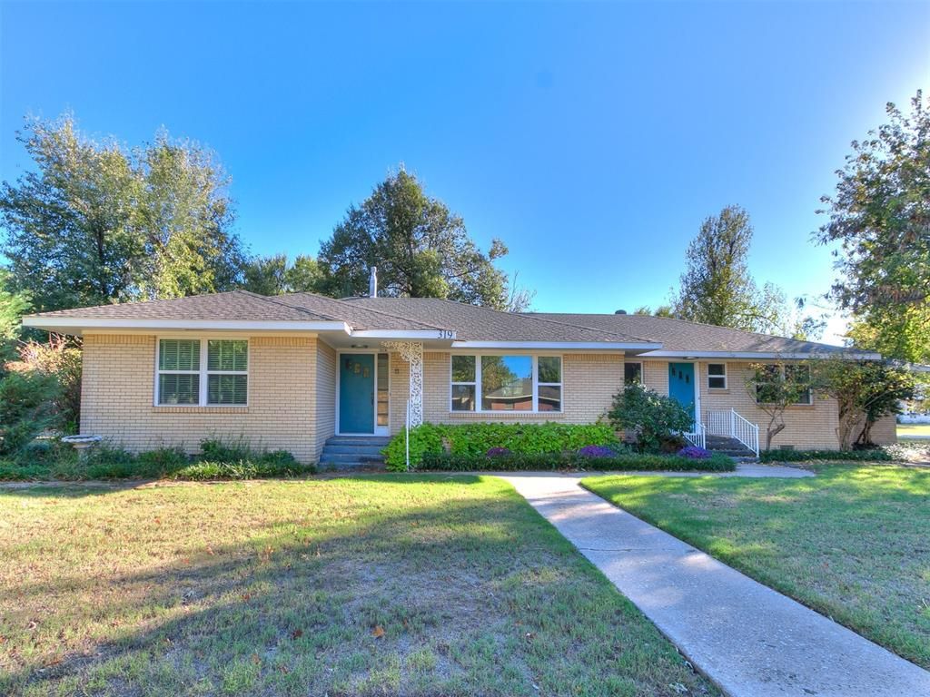 Image 2 of property listing at 319 W Jackson Street, Crescent, OK 73028